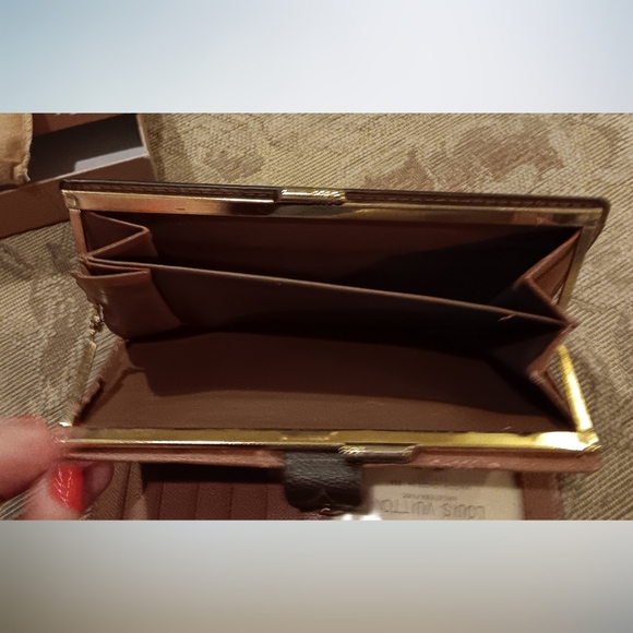 Louis Vuitton Monogrammed Wallet With Dust Bag and Orig Box - Picture 10 of 12